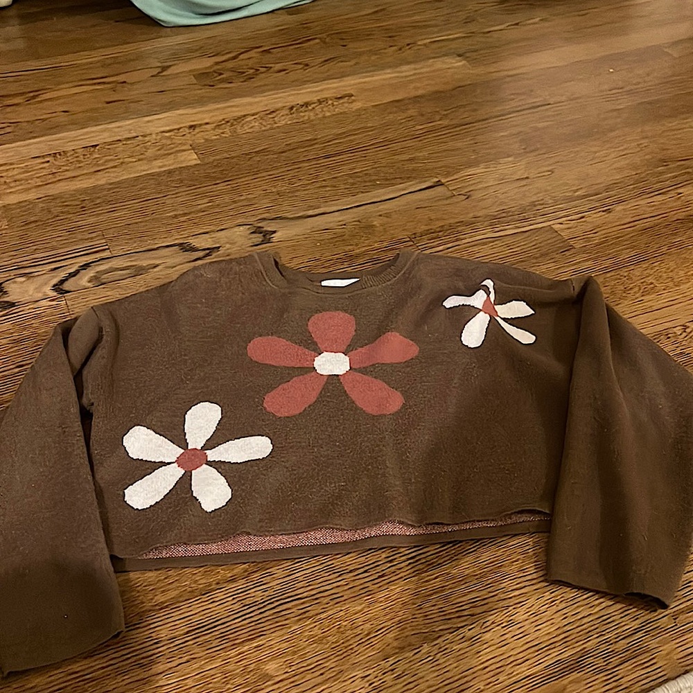 Brown cropped flower sweater